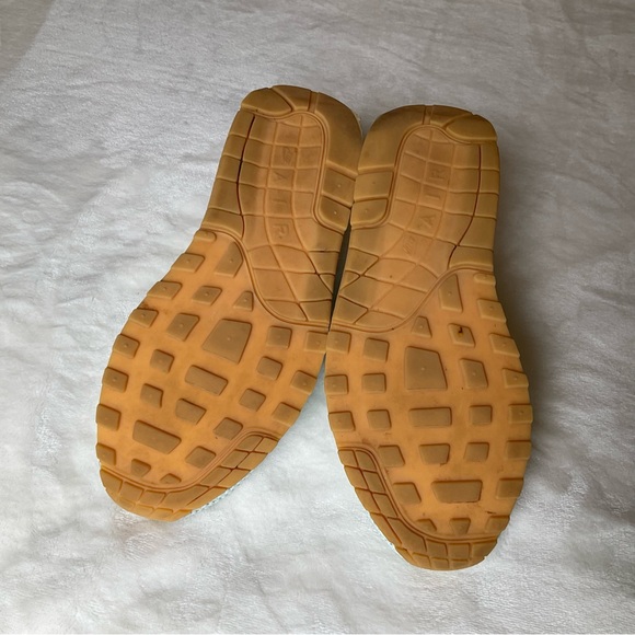 Nike Air Max S1 Athletic Sneakers Barely Green Sz 8.5 Leather Orthotic Friendly - Picture 6 of 8